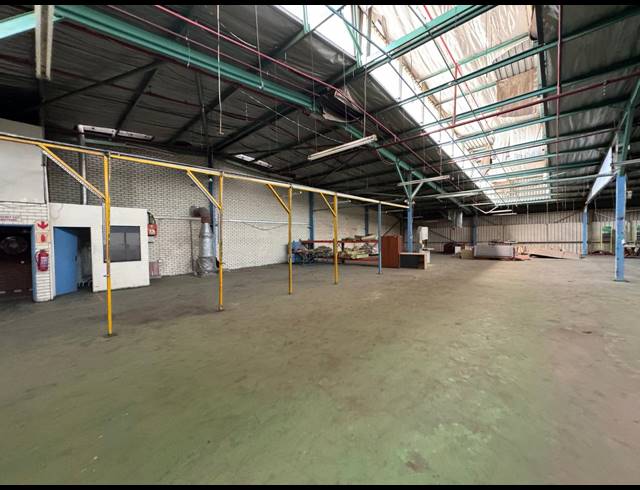 3,563M² WAREHOUSE TO LET IN INDUSTRIA